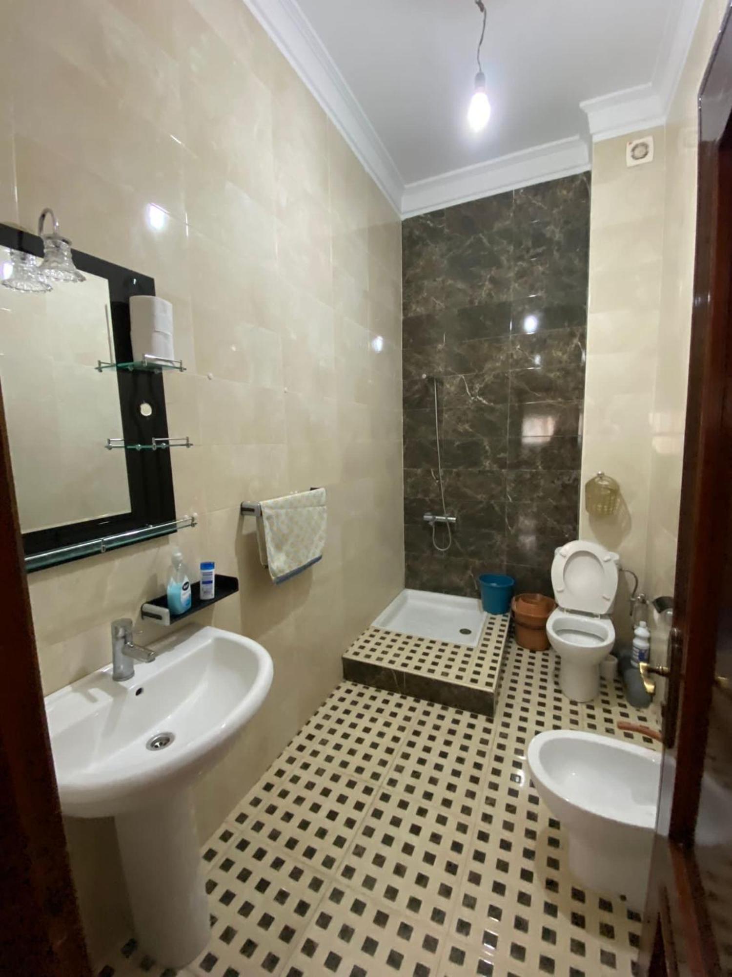 Appartement Martil 3 Chambres Proche De Centre Ville 5Mn A Pied Et La Plage 10Mn A Pied Et 10Mn De Aeroport Tetouan En Voiture Buitenkant foto